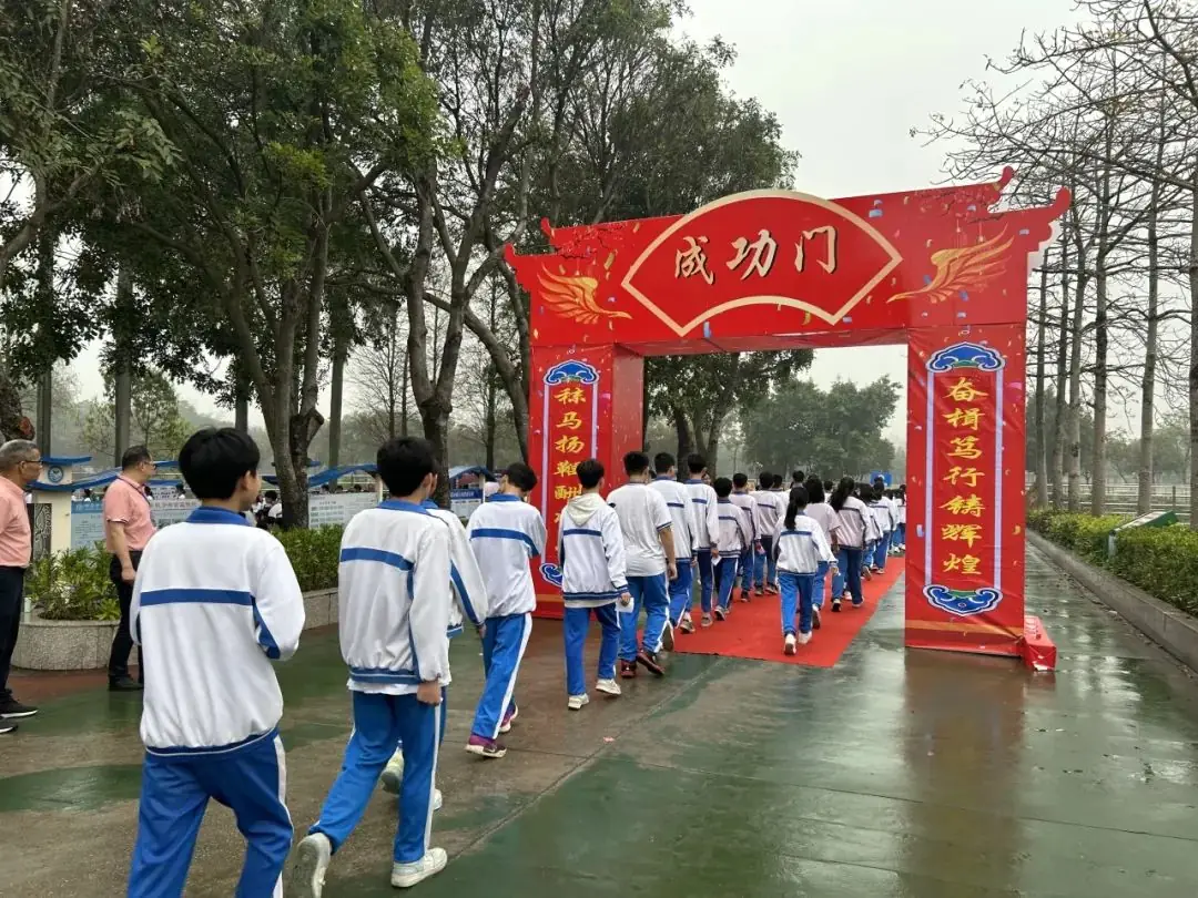 决战中考,拼搏未来——赤岗学校中考百日誓师大会-第6张图片-四季读书网 决战中考,拼搏未来——赤岗学校中考百日誓师大会-第6张图片-四季读书网