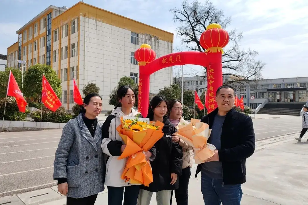 【砥砺奋进·决胜中考】利川市南坪乡民族初级中学2024年决胜中考誓师大会-第22张图片-四季读书网