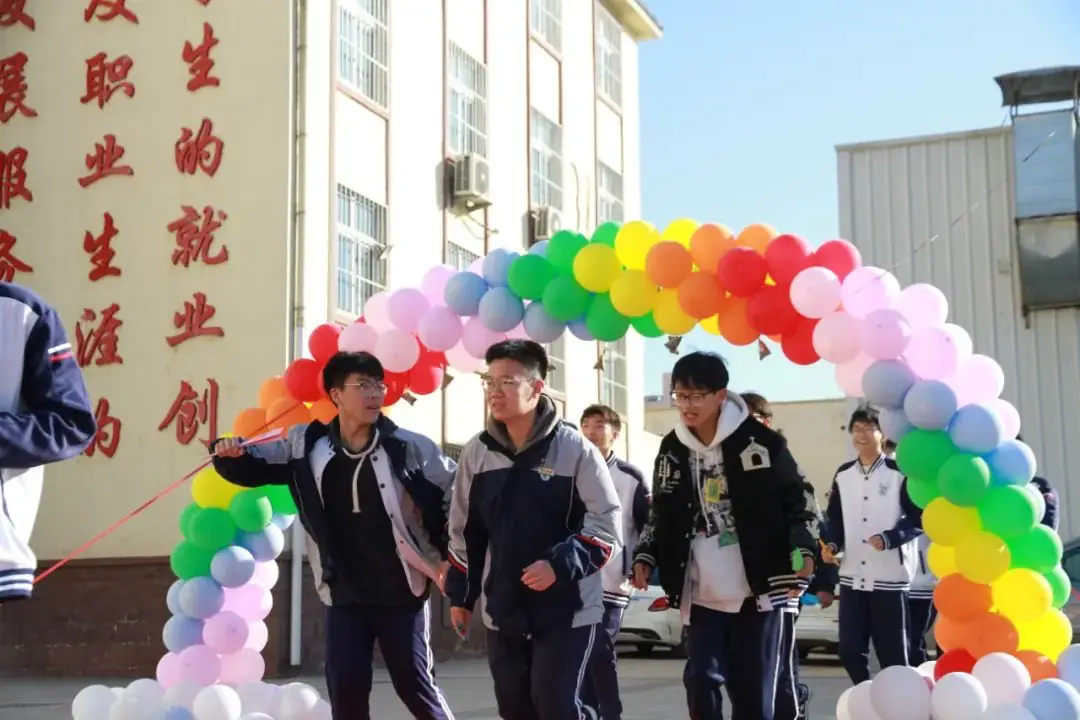 “砥砺奋进,决战高考” ——青岛交通职业学校2024年决战高考誓师大会-第39张图片-四季读书网