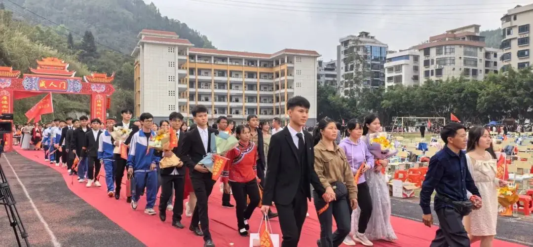 十八而志 赢战高考-第26张图片-四季读书网 十八而志 赢战高考-第26张图片-四季读书网