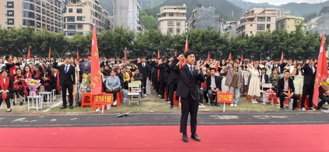 十八而志 赢战高考-第13张图片-四季读书网 十八而志 赢战高考-第13张图片-四季读书网