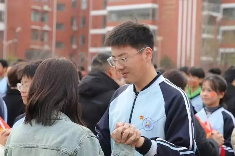 逐梦中考  圆梦青春——濮阳市九中李凤婷老师在中考百日誓师大会上的励志演讲-第3张图片-四季读书网
