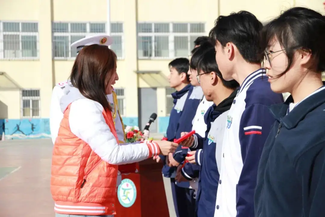 “砥砺奋进,决战高考” ——青岛交通职业学校2024年决战高考誓师大会-第9张图片-四季读书网