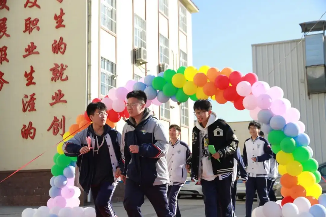 “砥砺奋进,决战高考” ——青岛交通职业学校2024年决战高考誓师大会-第40张图片-四季读书网