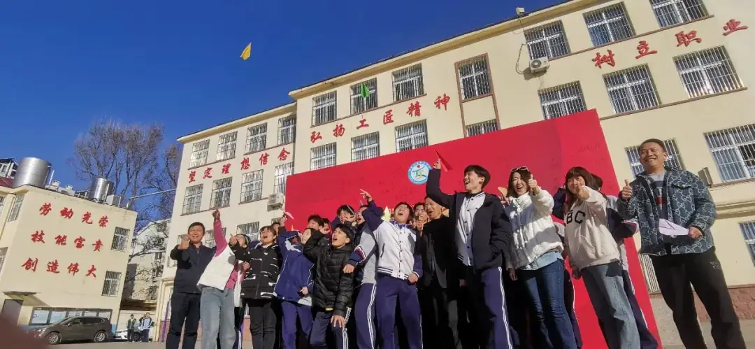 “砥砺奋进,决战高考” ——青岛交通职业学校2024年决战高考誓师大会-第48张图片-四季读书网