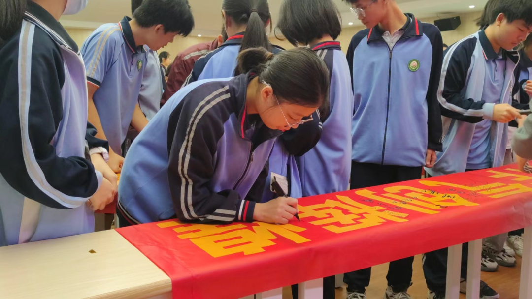 决战中考  为梦想而战——东莞市东城品尚实验学校2024年中考百日誓师大会-第25张图片-四季读书网