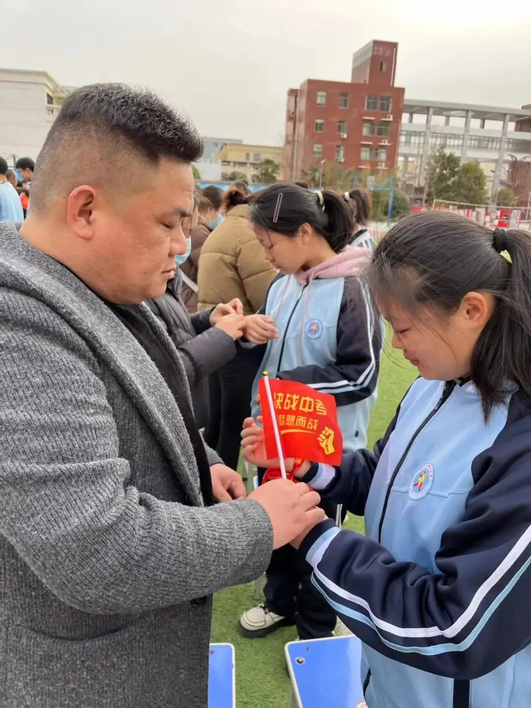 逐梦中考  圆梦青春——濮阳市九中李凤婷老师在中考百日誓师大会上的励志演讲-第8张图片-四季读书网