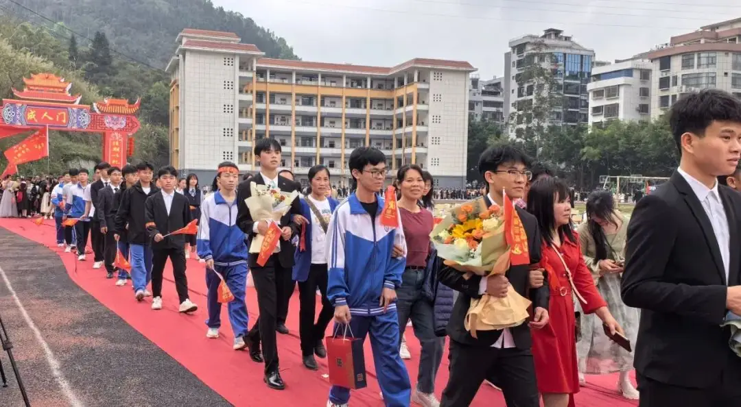十八而志 赢战高考-第25张图片-四季读书网 十八而志 赢战高考-第25张图片-四季读书网