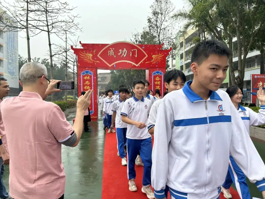 决战中考,拼搏未来——赤岗学校中考百日誓师大会-第5张图片-四季读书网 决战中考,拼搏未来——赤岗学校中考百日誓师大会-第5张图片-四季读书网