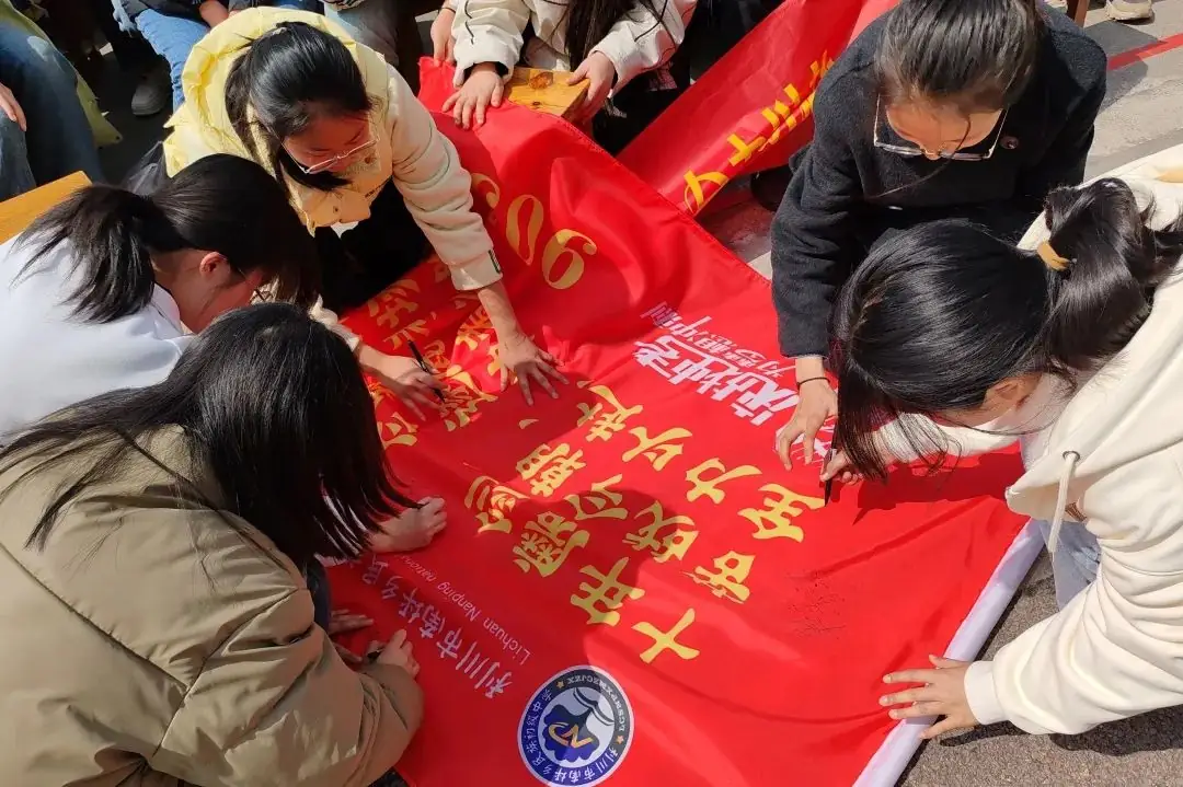 【砥砺奋进·决胜中考】利川市南坪乡民族初级中学2024年决胜中考誓师大会-第18张图片-四季读书网