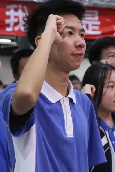 高考誓师|厚德学子勇夺深一模全市前200名,万元奖励现场颁发!-第25张图片-四季读书网 高考誓师|厚德学子勇夺深一模全市前200名,万元奖励现场颁发!-第25张图片-四季读书网