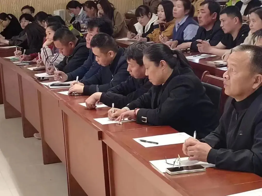 克服焦虑,绽放中考 ---二中西区九年级开展家长课堂活动-第6张图片-四季读书网