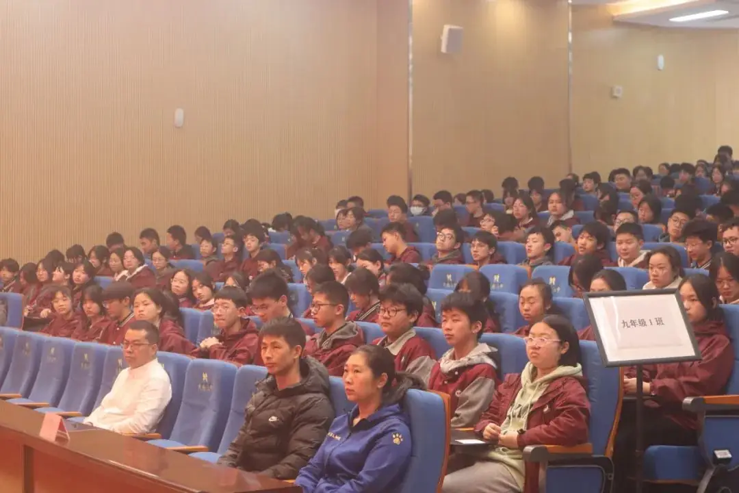 鼓舞士气扬自信,厉兵秣马战中考——天府三中2021级中考动员会-第27张图片-四季读书网 鼓舞士气扬自信,厉兵秣马战中考——天府三中2021级中考动员会-第27张图片-四季读书网