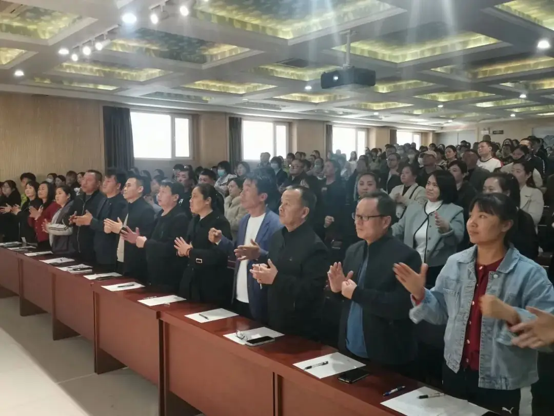 克服焦虑,绽放中考 ---二中西区九年级开展家长课堂活动-第4张图片-四季读书网