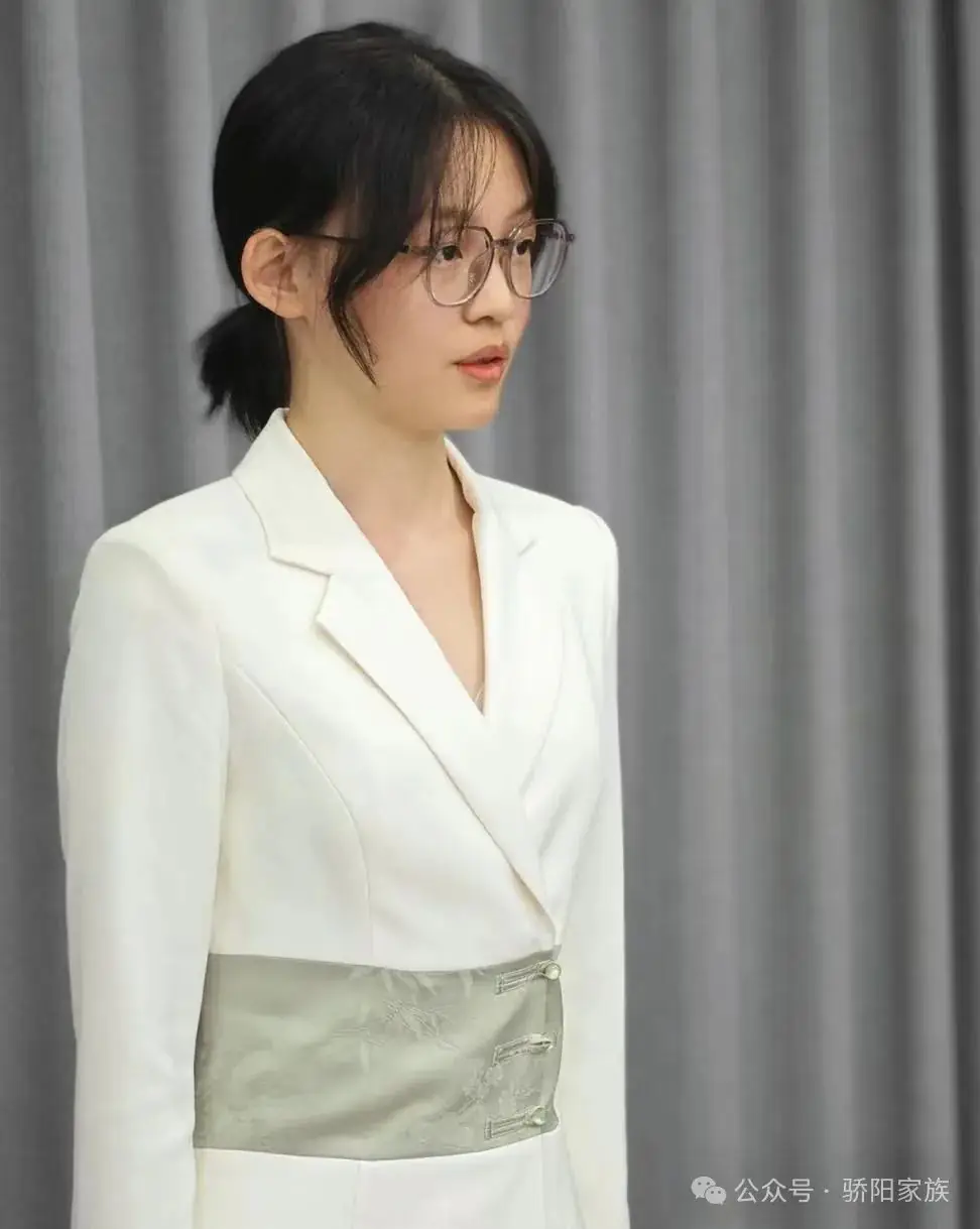 中考播音全真模拟考试圆满落幕,学生们展现出色风采!-第7张图片-四季读书网 中考播音全真模拟考试圆满落幕,学生们展现出色风采!-第7张图片-四季读书网
