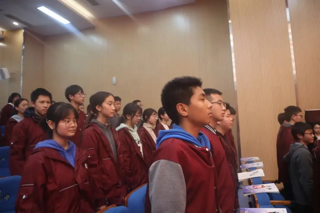 鼓舞士气扬自信,厉兵秣马战中考——天府三中2021级中考动员会-第14张图片-四季读书网 鼓舞士气扬自信,厉兵秣马战中考——天府三中2021级中考动员会-第14张图片-四季读书网