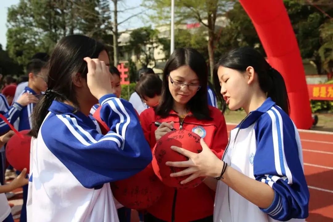 奋战百日 决胜中考 —— 九潭中学2024届中考百日誓师大会圆满举行-第40张图片-四季读书网