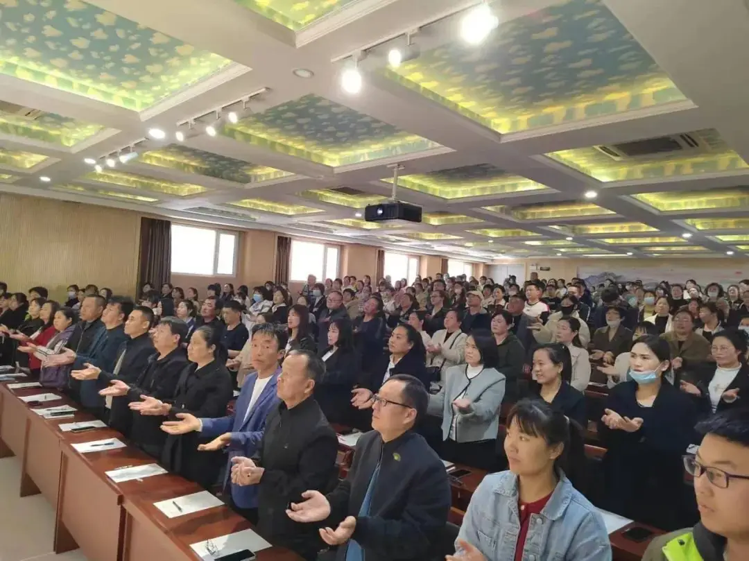 克服焦虑,绽放中考 ---二中西区九年级开展家长课堂活动-第5张图片-四季读书网
