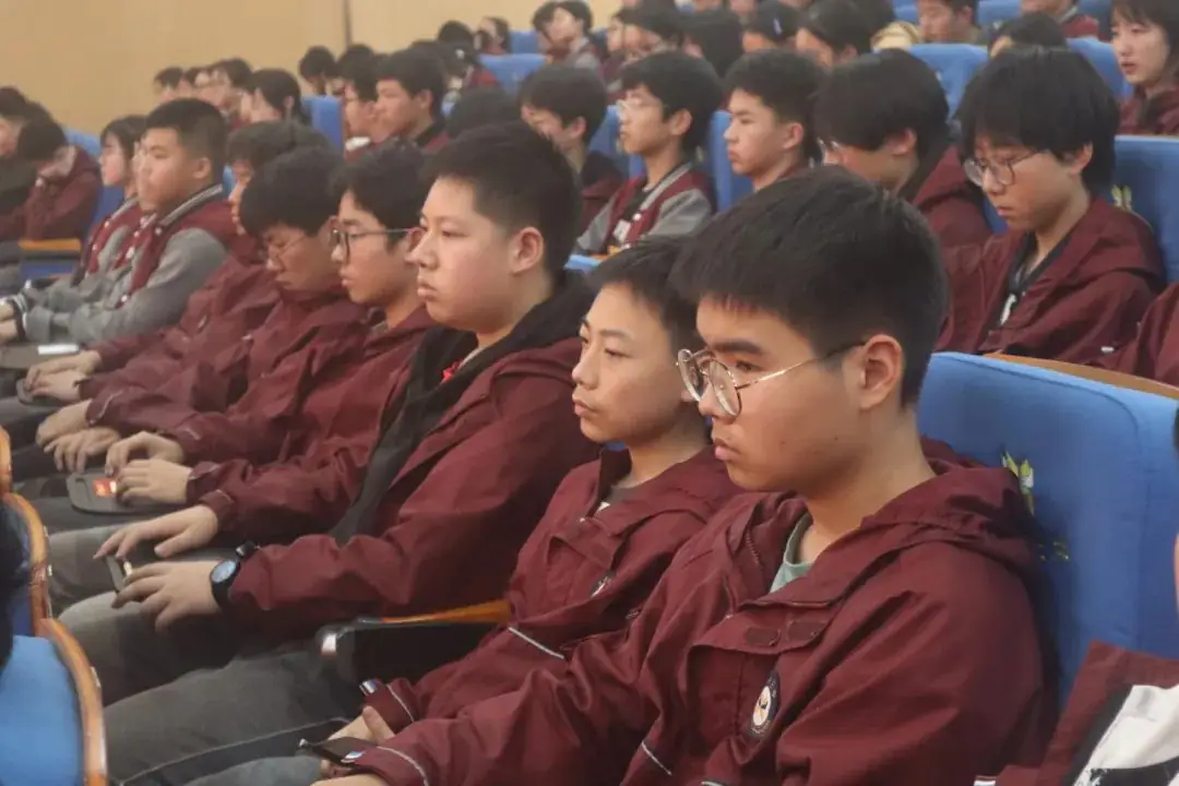 鼓舞士气扬自信,厉兵秣马战中考——天府三中2021级中考动员会-第30张图片-四季读书网 鼓舞士气扬自信,厉兵秣马战中考——天府三中2021级中考动员会-第30张图片-四季读书网