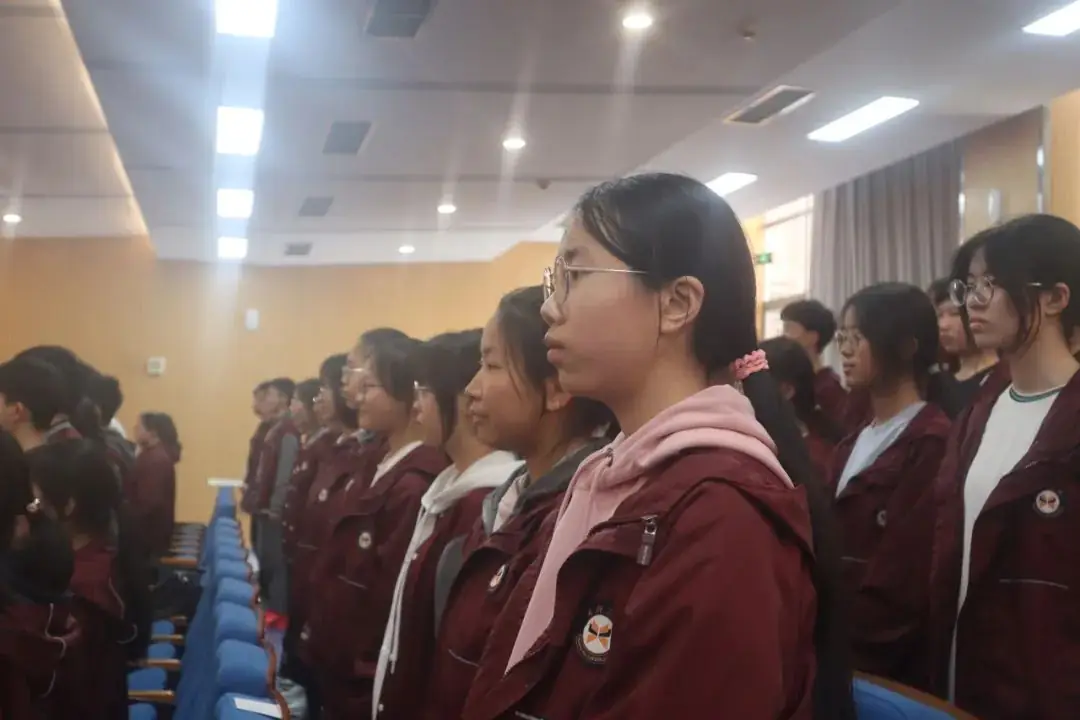 鼓舞士气扬自信,厉兵秣马战中考——天府三中2021级中考动员会-第12张图片-四季读书网 鼓舞士气扬自信,厉兵秣马战中考——天府三中2021级中考动员会-第12张图片-四季读书网