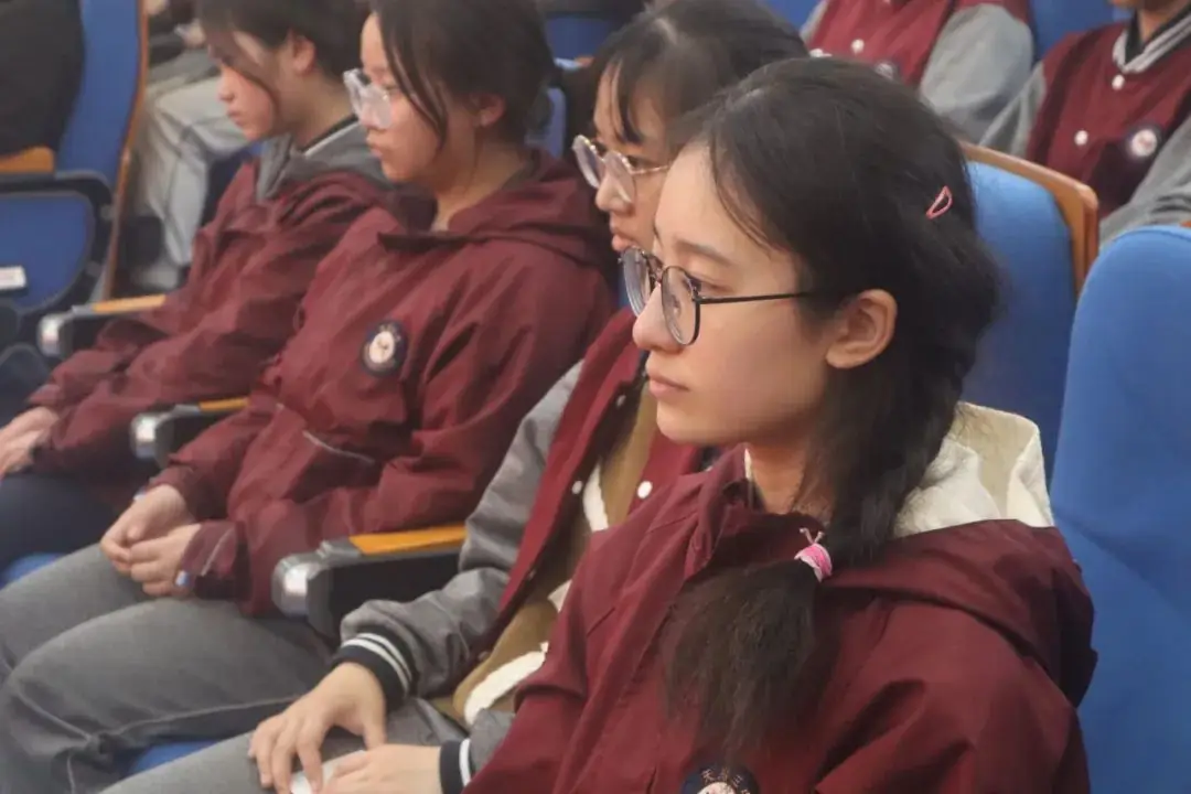 鼓舞士气扬自信,厉兵秣马战中考——天府三中2021级中考动员会-第16张图片-四季读书网 鼓舞士气扬自信,厉兵秣马战中考——天府三中2021级中考动员会-第16张图片-四季读书网