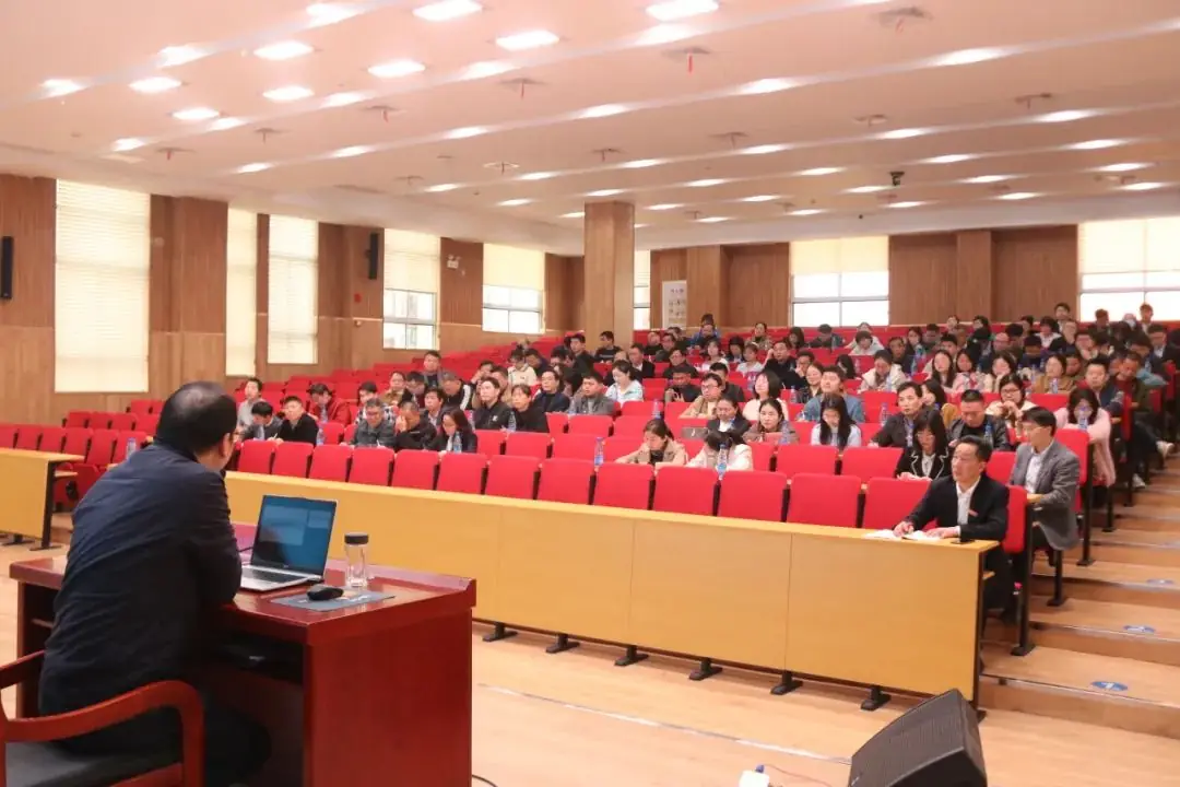 专家引领明方向,凝心聚力备中考丨2024中考(数学 英语)备考培训会在聚龙召开-第9张图片-四季读书网 专家引领明方向,凝心聚力备中考丨2024中考(数学 英语)备考培训会在聚龙召开-第9张图片-四季读书网