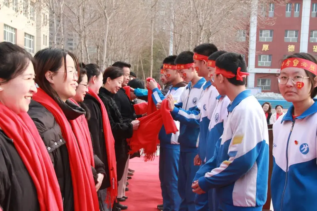 中考动员燃斗志 热辣滚烫逐梦想——十一师二中2024届毕业生备战中考动员大会-第17张图片-四季读书网
