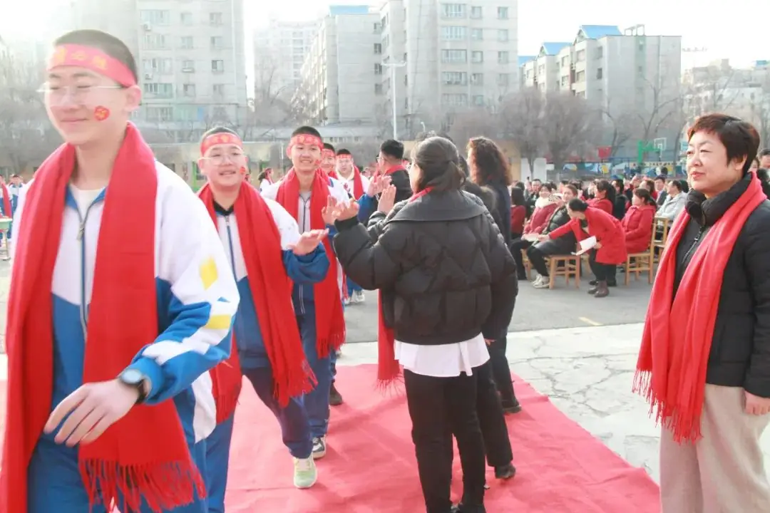 中考动员燃斗志 热辣滚烫逐梦想——十一师二中2024届毕业生备战中考动员大会-第39张图片-四季读书网