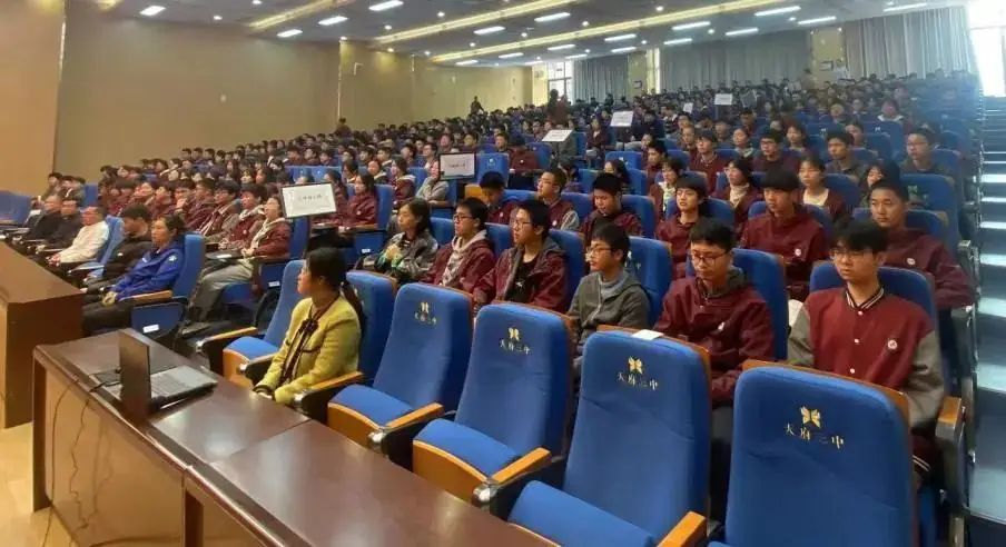 鼓舞士气扬自信,厉兵秣马战中考——天府三中2021级中考动员会-第25张图片-四季读书网 鼓舞士气扬自信,厉兵秣马战中考——天府三中2021级中考动员会-第25张图片-四季读书网