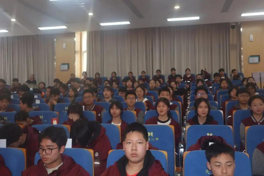 鼓舞士气扬自信,厉兵秣马战中考——天府三中2021级中考动员会-第28张图片-四季读书网 鼓舞士气扬自信,厉兵秣马战中考——天府三中2021级中考动员会-第28张图片-四季读书网