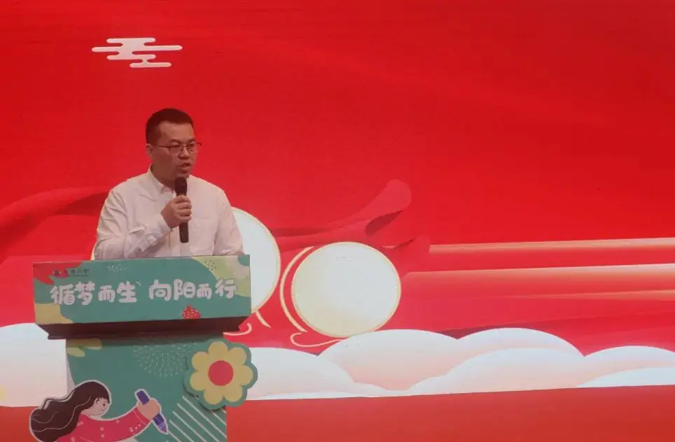 鼓舞士气扬自信,厉兵秣马战中考——天府三中2021级中考动员会-第33张图片-四季读书网 鼓舞士气扬自信,厉兵秣马战中考——天府三中2021级中考动员会-第33张图片-四季读书网