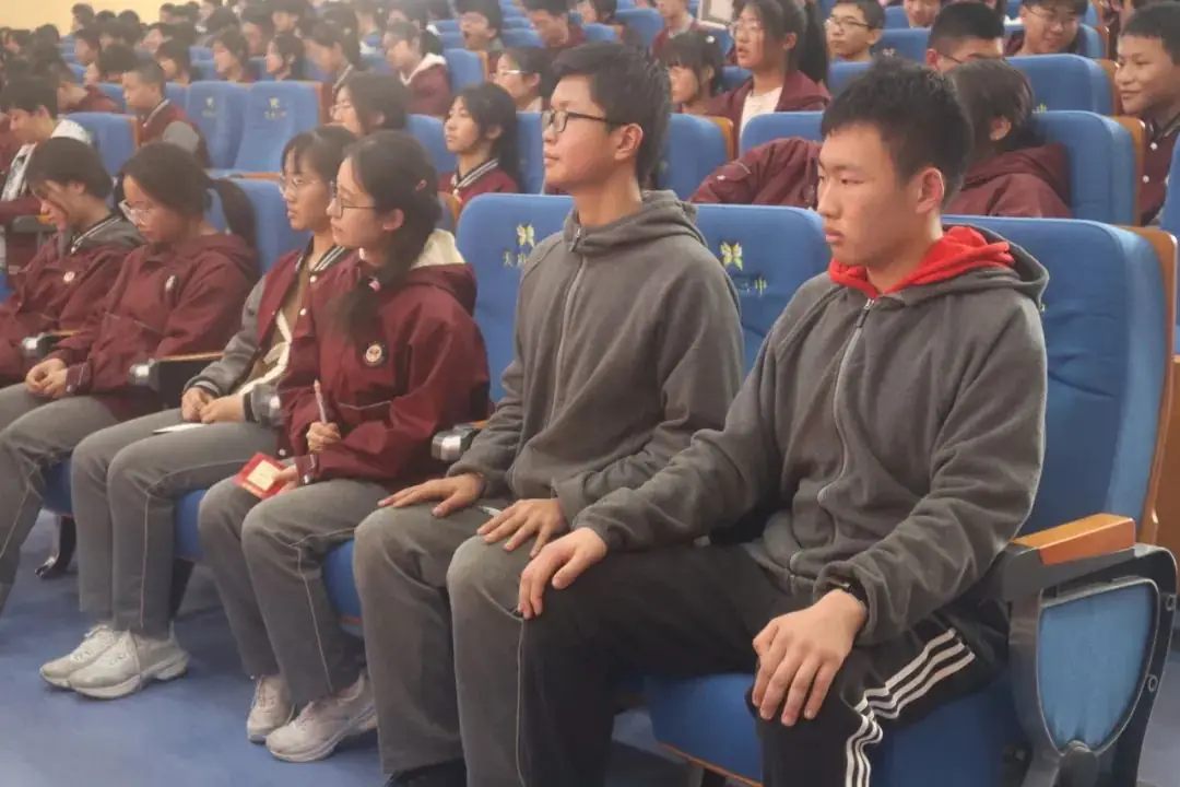 鼓舞士气扬自信,厉兵秣马战中考——天府三中2021级中考动员会-第43张图片-四季读书网 鼓舞士气扬自信,厉兵秣马战中考——天府三中2021级中考动员会-第43张图片-四季读书网