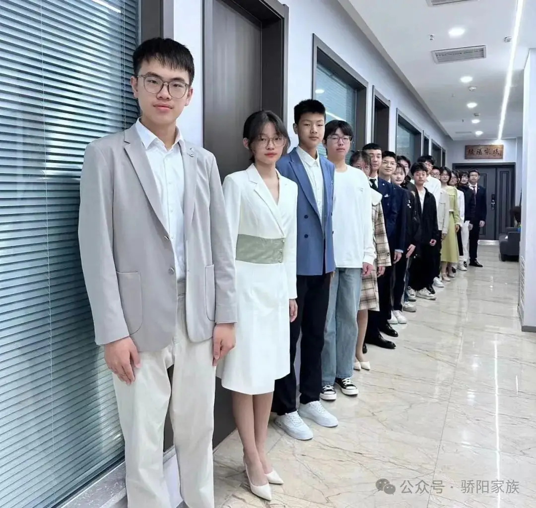 中考播音全真模拟考试圆满落幕,学生们展现出色风采!-第3张图片-四季读书网 中考播音全真模拟考试圆满落幕,学生们展现出色风采!-第3张图片-四季读书网