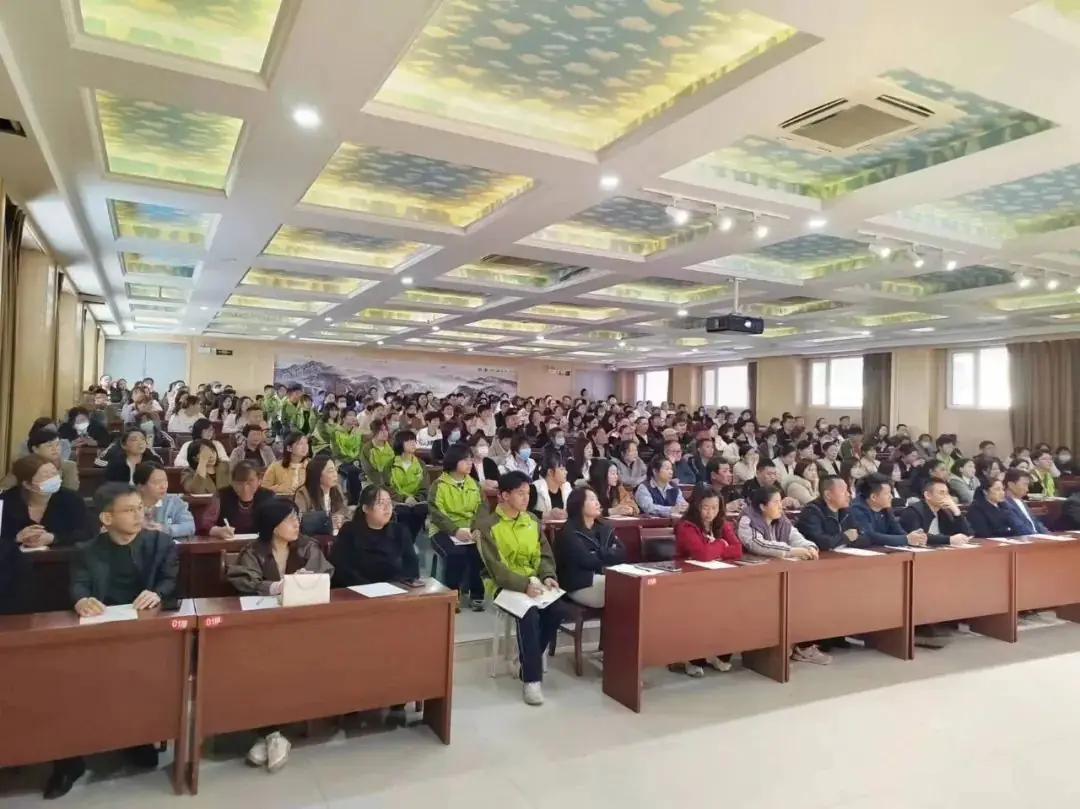 克服焦虑,绽放中考 ---二中西区九年级开展家长课堂活动-第7张图片-四季读书网