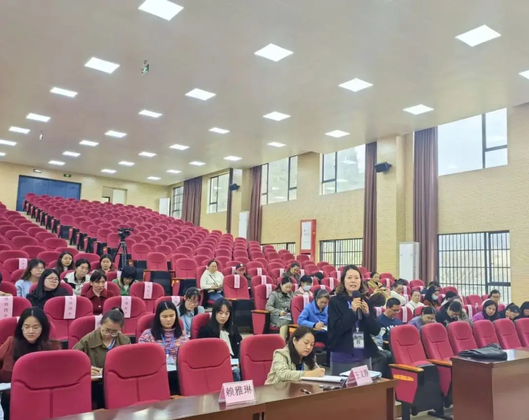 教学研讨,备战中考 ——柳州市骨干教师到靖西市开展英语中考学科帮扶培训活动 第16张 教学研讨,备战中考 ——柳州市骨干教师到靖西市开展英语中考学科帮扶培训活动 第16张