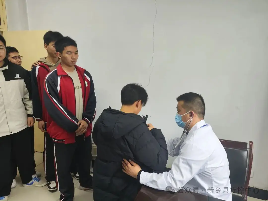 助力高考 为健康护航——新乡县疾控中心高招体检工作进行中-第7张图片-四季读书网 助力高考 为健康护航——新乡县疾控中心高招体检工作进行中-第7张图片-四季读书网