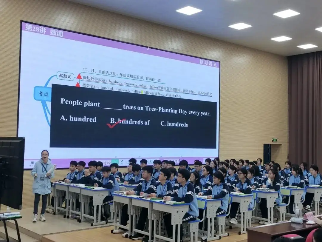 教学研讨,备战中考 ——柳州市骨干教师到靖西市开展英语中考学科帮扶培训活动 第11张 教学研讨,备战中考 ——柳州市骨干教师到靖西市开展英语中考学科帮扶培训活动 第11张