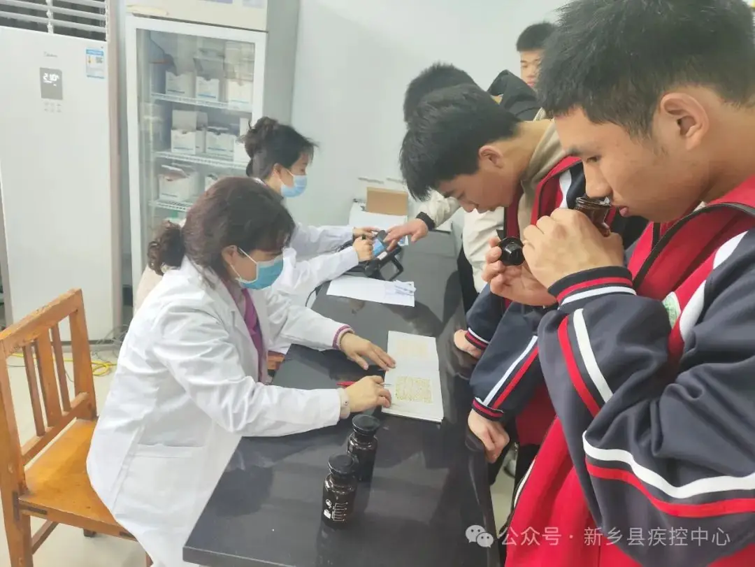 助力高考 为健康护航——新乡县疾控中心高招体检工作进行中-第8张图片-四季读书网 助力高考 为健康护航——新乡县疾控中心高招体检工作进行中-第8张图片-四季读书网
