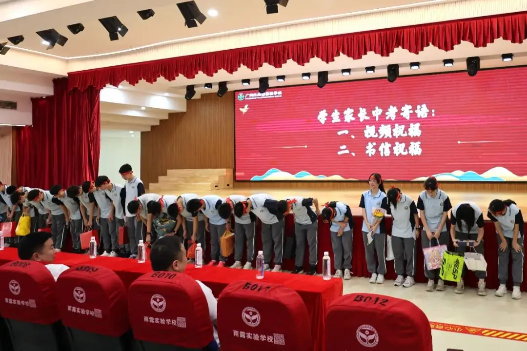 燃!中考必胜!百日冲刺誓师大会点燃梦想之火-第19张图片-四季读书网 燃!中考必胜!百日冲刺誓师大会点燃梦想之火-第19张图片-四季读书网