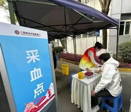 支部动态丨传承雷锋精神 助力高考体检-第3张图片-四季读书网 支部动态丨传承雷锋精神 助力高考体检-第3张图片-四季读书网