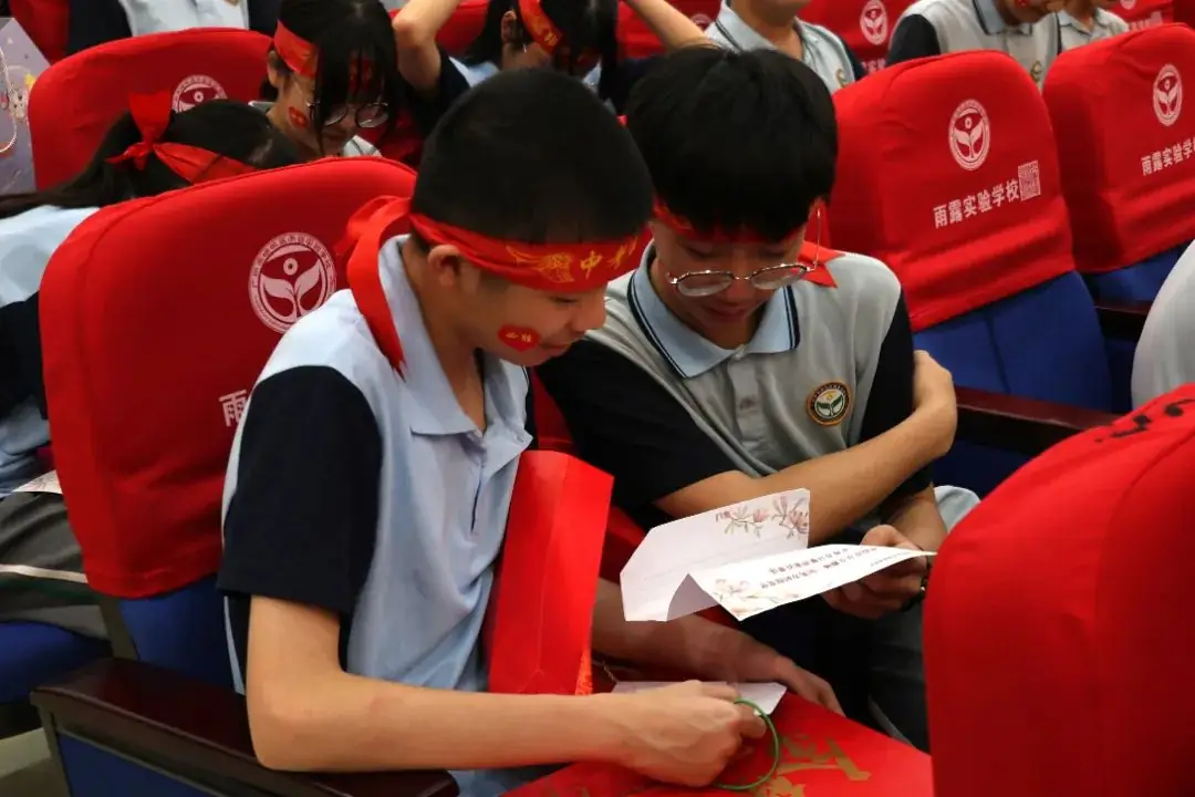 燃!中考必胜!百日冲刺誓师大会点燃梦想之火-第20张图片-四季读书网 燃!中考必胜!百日冲刺誓师大会点燃梦想之火-第20张图片-四季读书网
