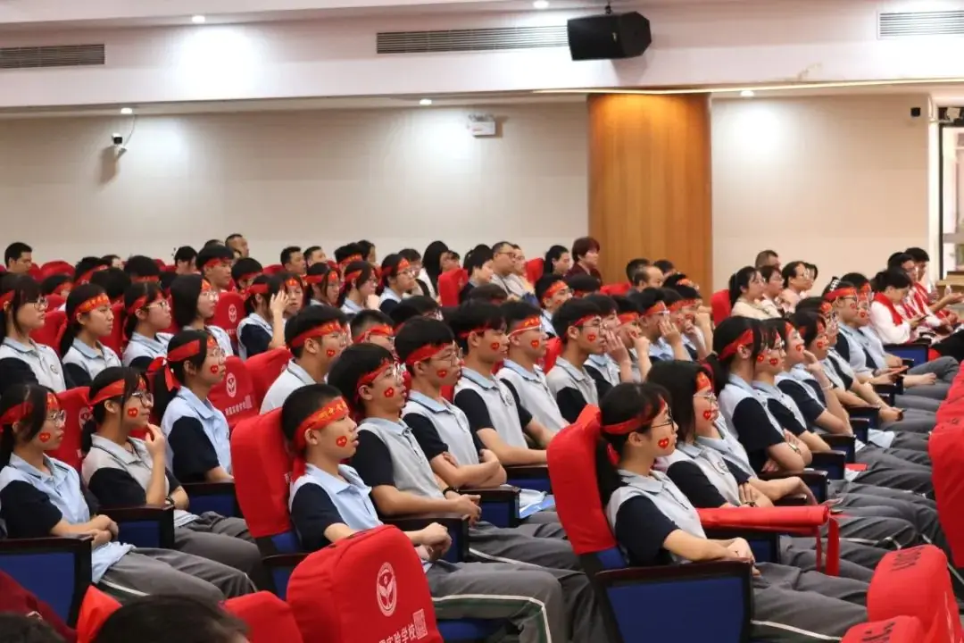 燃!中考必胜!百日冲刺誓师大会点燃梦想之火-第26张图片-四季读书网 燃!中考必胜!百日冲刺誓师大会点燃梦想之火-第26张图片-四季读书网