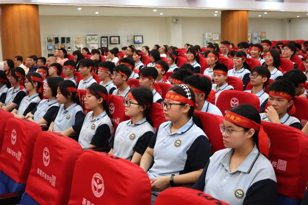 燃!中考必胜!百日冲刺誓师大会点燃梦想之火-第12张图片-四季读书网 燃!中考必胜!百日冲刺誓师大会点燃梦想之火-第12张图片-四季读书网