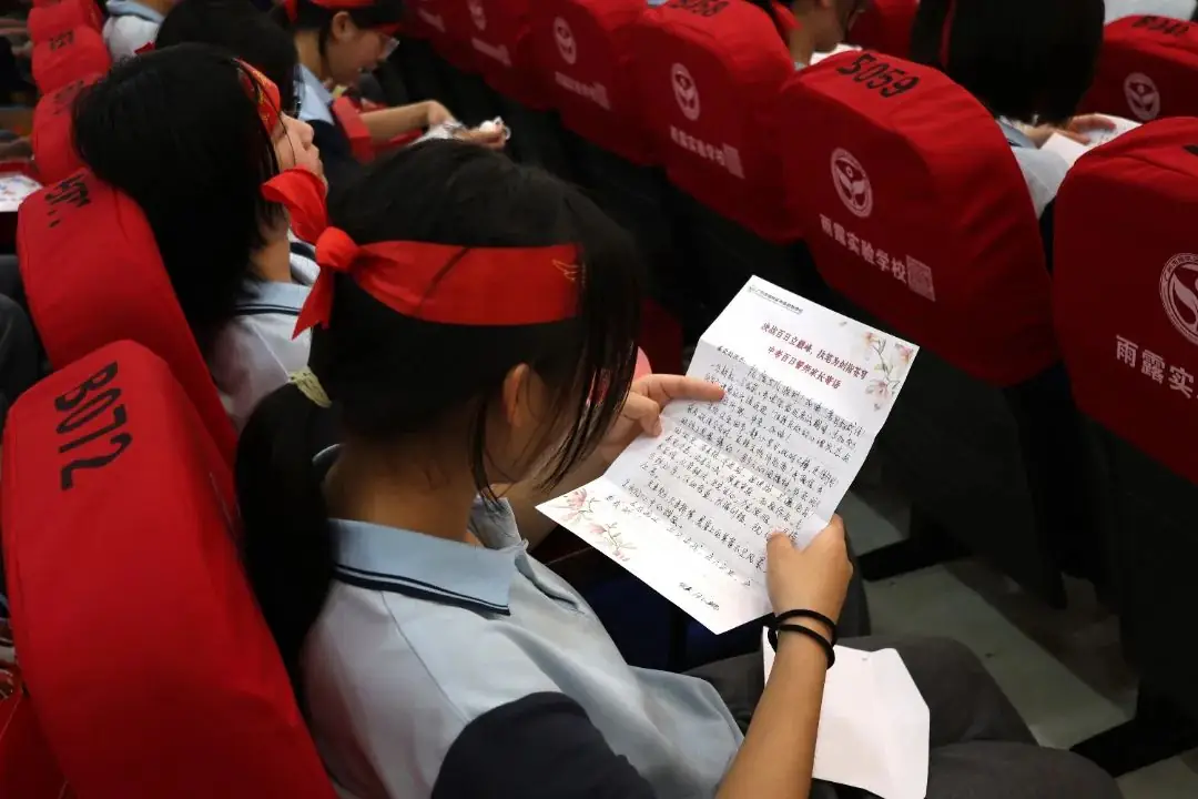 燃!中考必胜!百日冲刺誓师大会点燃梦想之火-第24张图片-四季读书网 燃!中考必胜!百日冲刺誓师大会点燃梦想之火-第24张图片-四季读书网