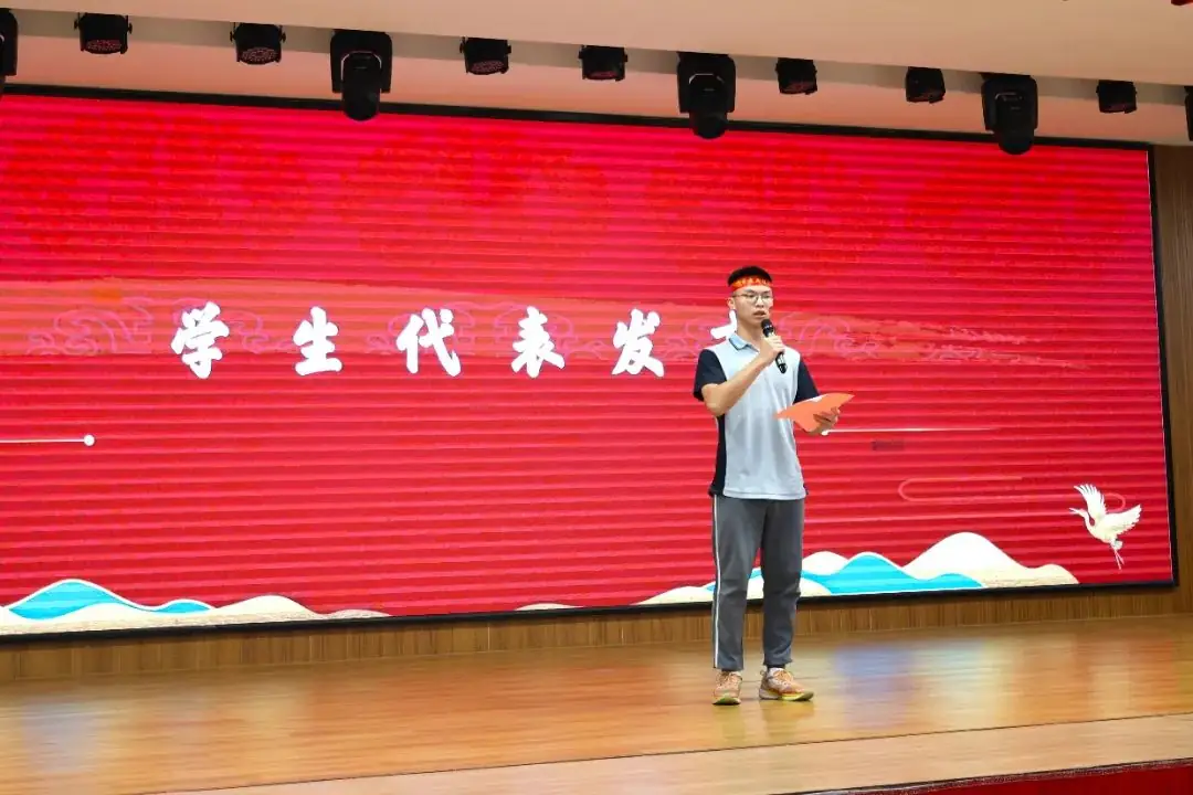 燃!中考必胜!百日冲刺誓师大会点燃梦想之火-第7张图片-四季读书网 燃!中考必胜!百日冲刺誓师大会点燃梦想之火-第7张图片-四季读书网