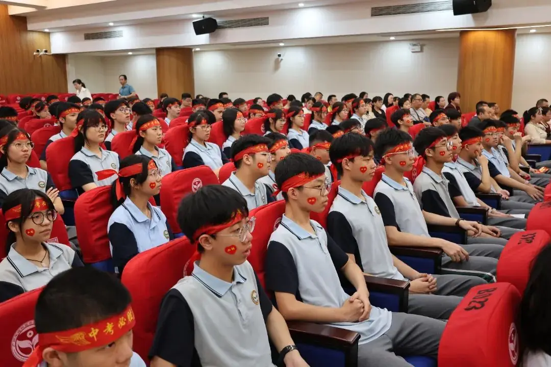 燃!中考必胜!百日冲刺誓师大会点燃梦想之火-第5张图片-四季读书网 燃!中考必胜!百日冲刺誓师大会点燃梦想之火-第5张图片-四季读书网