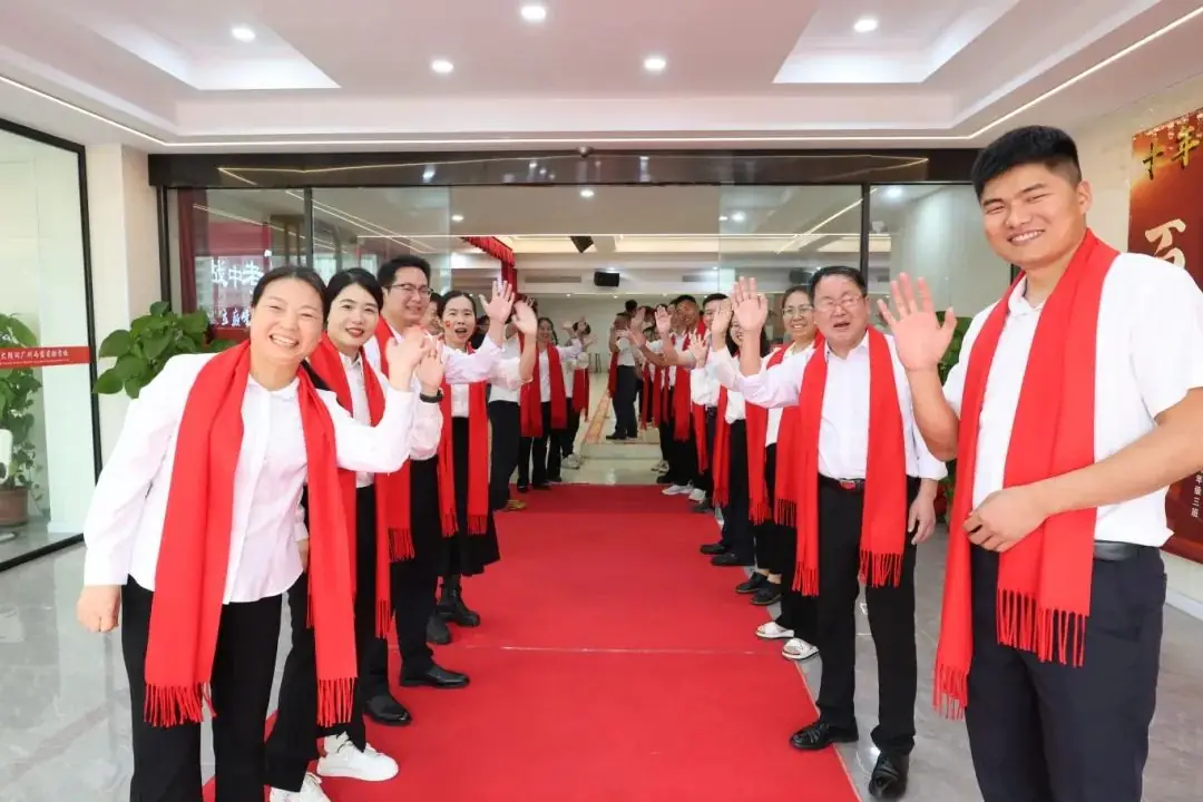 燃!中考必胜!百日冲刺誓师大会点燃梦想之火-第35张图片-四季读书网 燃!中考必胜!百日冲刺誓师大会点燃梦想之火-第35张图片-四季读书网