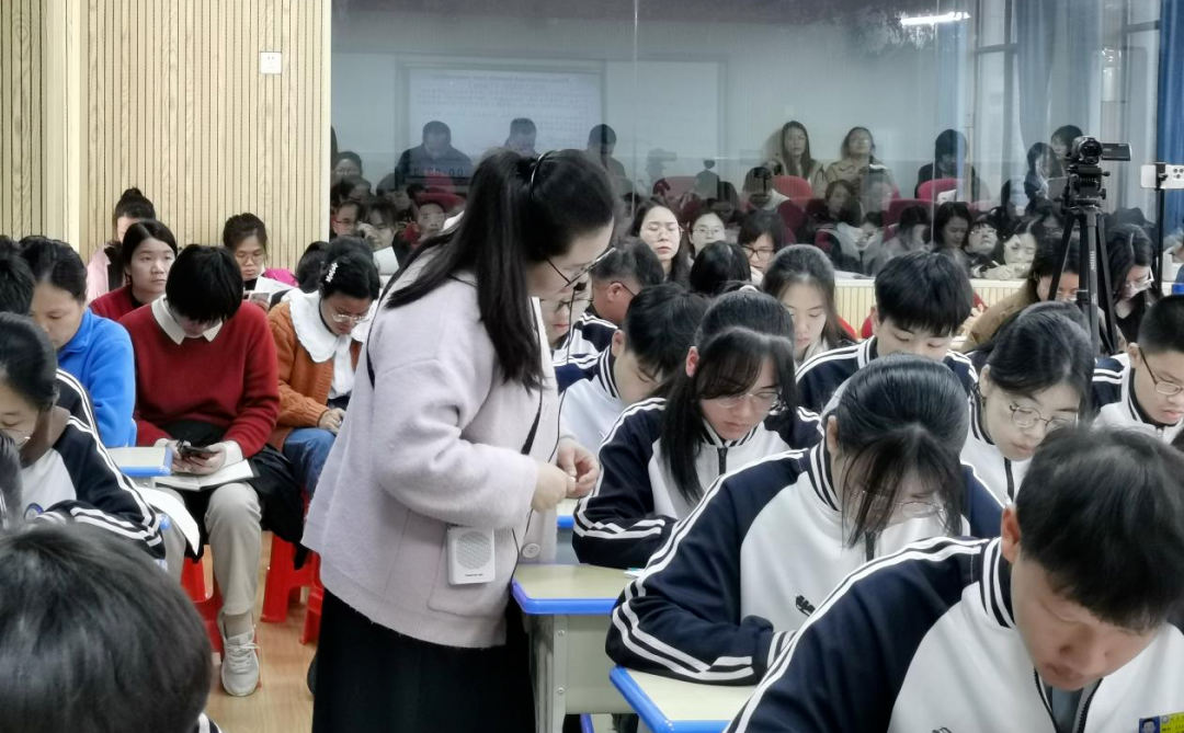 中考‖深耕细作砥砺行 匠心育人待花开——2024年八步区中考备考研讨活动 (语文 数学 英语)-第21张图片-四季读书网 中考‖深耕细作砥砺行 匠心育人待花开——2024年八步区中考备考研讨活动 (语文 数学 英语)-第21张图片-四季读书网