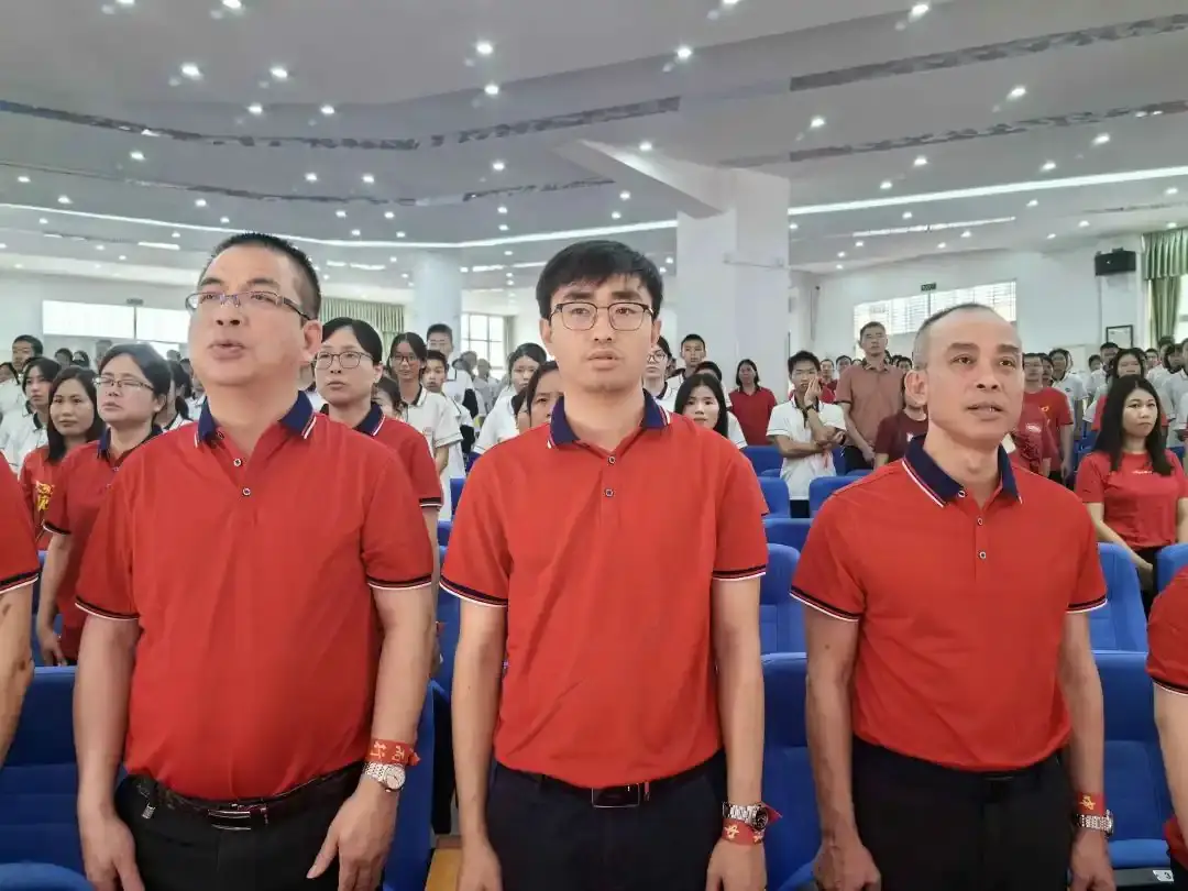 向光而行 决胜中考——纪中浪网中学隆重举办2024届中考百日誓师大会-第4张图片-四季读书网 向光而行 决胜中考——纪中浪网中学隆重举办2024届中考百日誓师大会-第4张图片-四季读书网