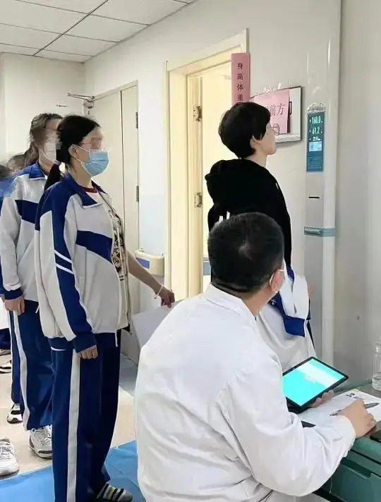 助力高考 为梦护航——东丽医院圆满完成2024年高考体检工作-第7张图片-四季读书网 助力高考 为梦护航——东丽医院圆满完成2024年高考体检工作-第7张图片-四季读书网